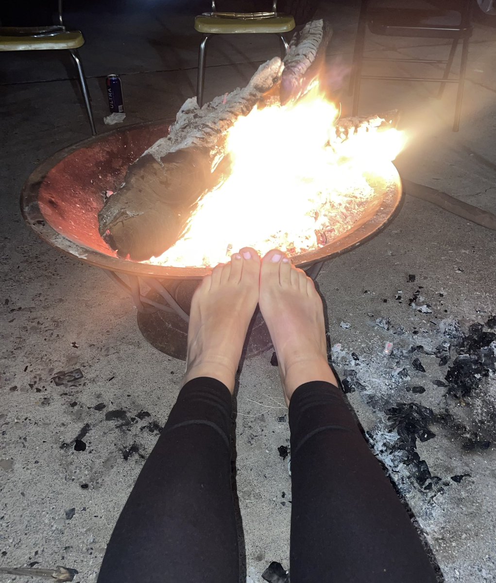 f33ts4you's tweet photo. #cosyweather #feetpic #feetfinder #pinktoes #onlyfans #Sellingcontent https://t.co/ej2ihZkYIr