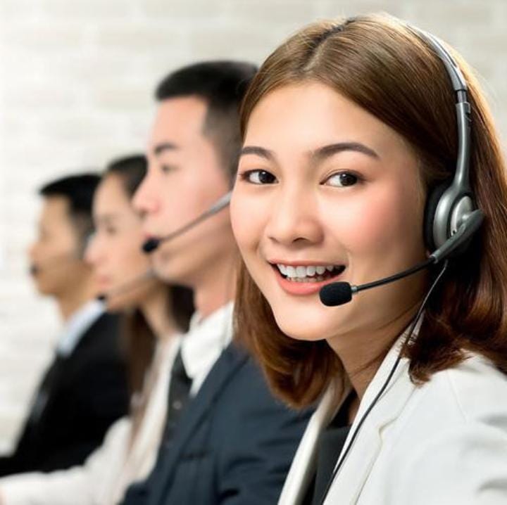 Partono_ADjem's tweet photo. Biasanya nih klo foto WA udh ky gini klo ga namanya antara lain:
Customer service
Pusat keuangan nasional
Pusat fintech nasional
Dan isi get contactnya pun di setting sedemikian rupa isi2nya sejenis itu.
Ya hati2 aja, sebagian besar penipu pinjol. Cc @pinjollaknat https://t.co/lghXVtCpqo