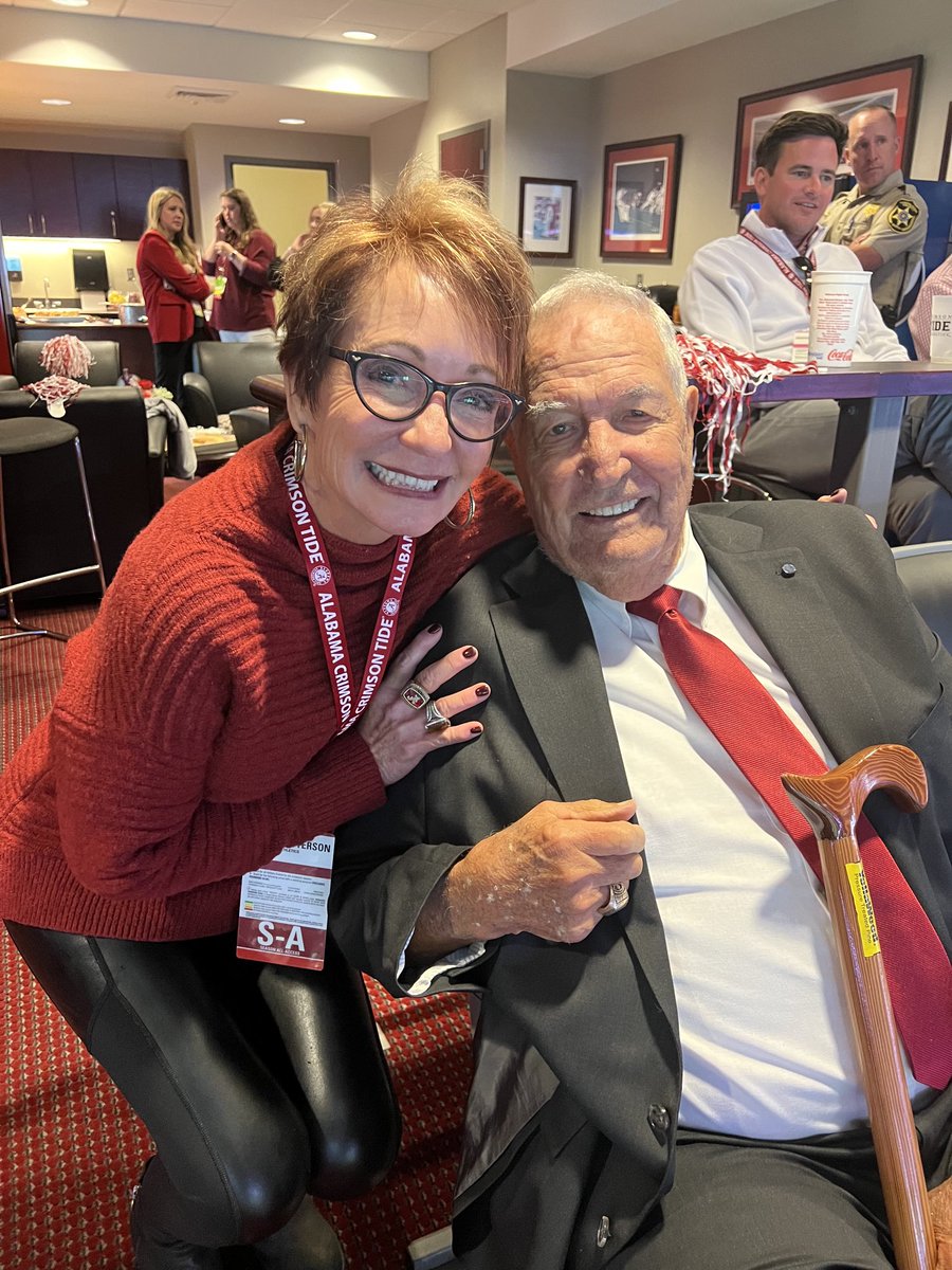 Had the awesome opportunity to see Coach Stallings tonight..... just a great man who is a Champion of Life! He loves our ⁦⁦<a href="/UofAlabama/">The University of Alabama</a>⁩ &amp; ⁦<a href="/AlabamaFTBL/">Alabama Football</a>⁩ ! Great to see you Coach❤️