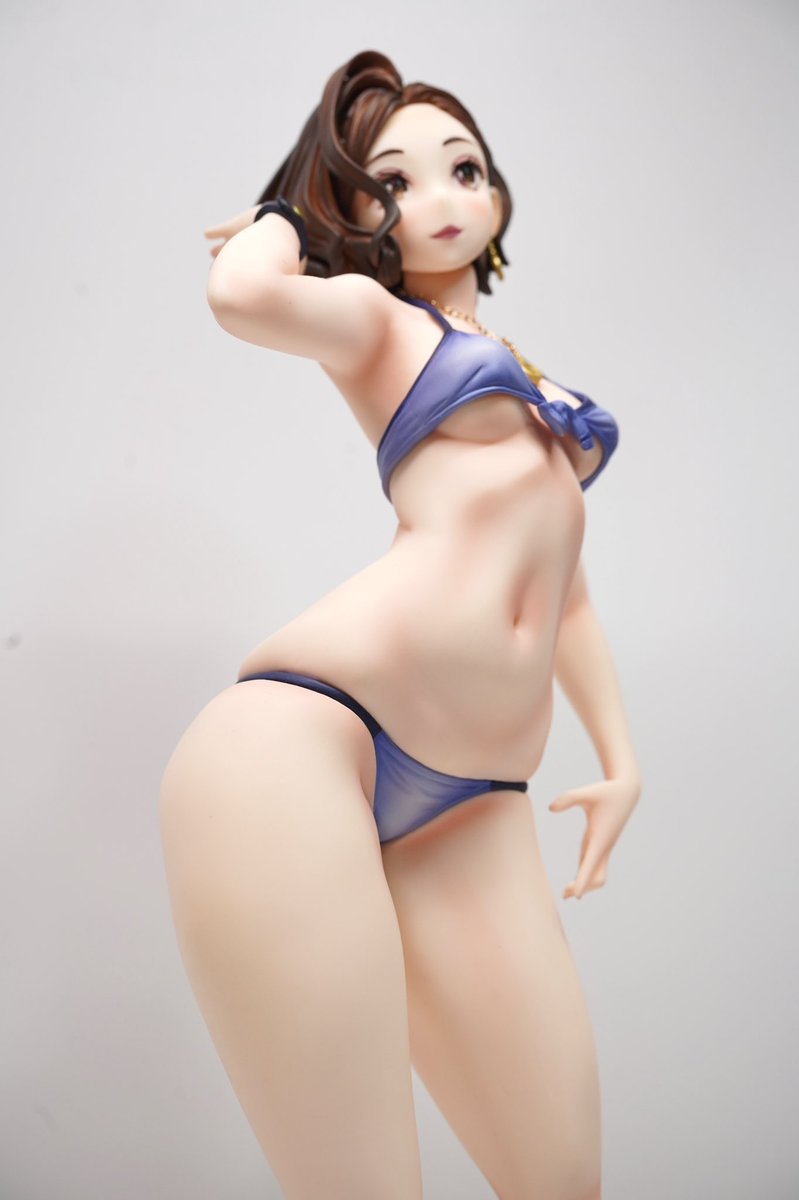 日曜のムッチリ太もも撮影会。
#女主任・岸見栄子 
#ダイキ工業 