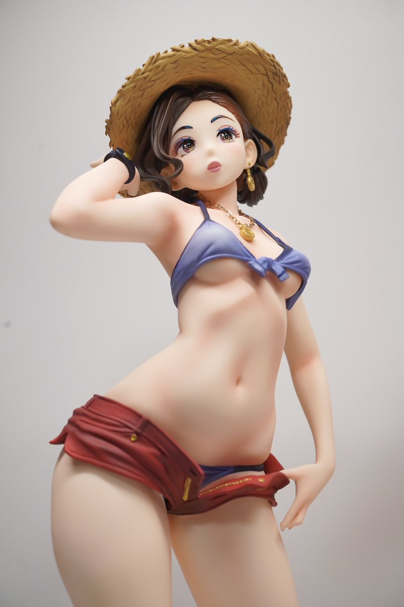 日曜のムッチリ太もも撮影会。
#女主任・岸見栄子 
#ダイキ工業 