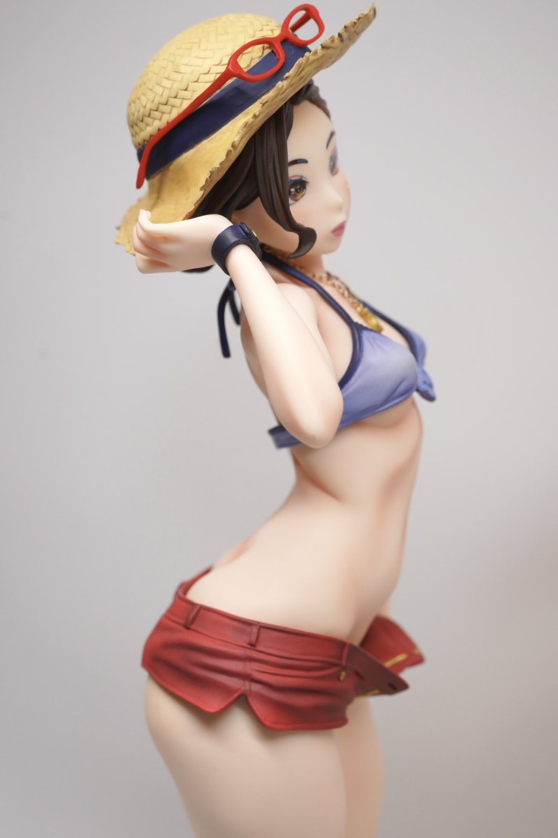 日曜のムッチリ太もも撮影会。
#女主任・岸見栄子 
#ダイキ工業 