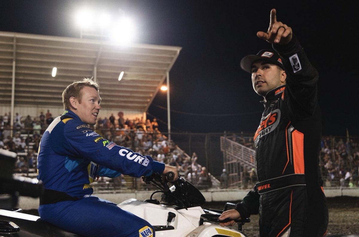 Ladies &amp; gentlemen, we’ve got a title fight. 🔥

1. <a href="/BradSweet49/">.</a> (𝟴,𝟴𝟱𝟰 𝗣𝗧𝗦)
2. <a href="/DavidGravel/">David Gravel</a> (-𝟭𝟲 𝗣𝗧𝗦)

The $200,000 World of Outlaws <a href="/NosEnergyDrink/">NOS Energy Drink</a> Sprint Car Series championship will be decided at <a href="/TheDirtTrack/">The Dirt Track</a>’s @World_Finals on November 2-5!