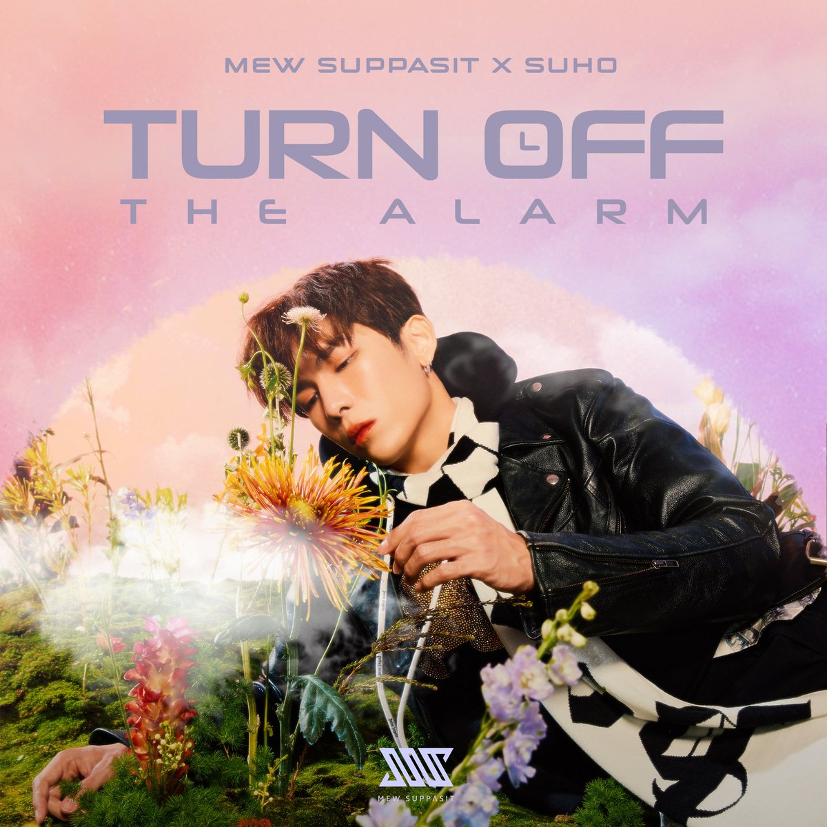 ㅤ ㅤ
The day has come and the wait is finally over! Presenting to mewlions and to the whole world, the fourth single in collaboration with SUHO. We gonna hit the stack of enticement along with varied presents deliver #TURNOFFTHEALARM single. 
ㅤ ㅤ