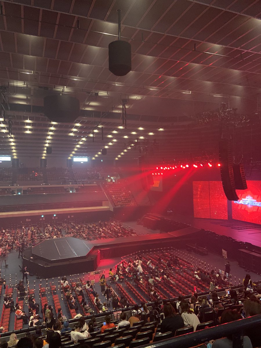 Maa__iKONIC's tweet photo. スタンドG13列40番代、意外とめっちゃ見えた！勘違いだとしても、いやこれは勘違いじゃないけど、ACの時チャヌ光るスローガン気づいてくれた！何回も向かいの位置に立って顔の向きがこっちで頷いててレーシック入ってるから見えてるはず😂
涙止まらなくなって愛が募ってチャヌばかり見ちゃった
#iKON https://t.co/cGHHo59yn6