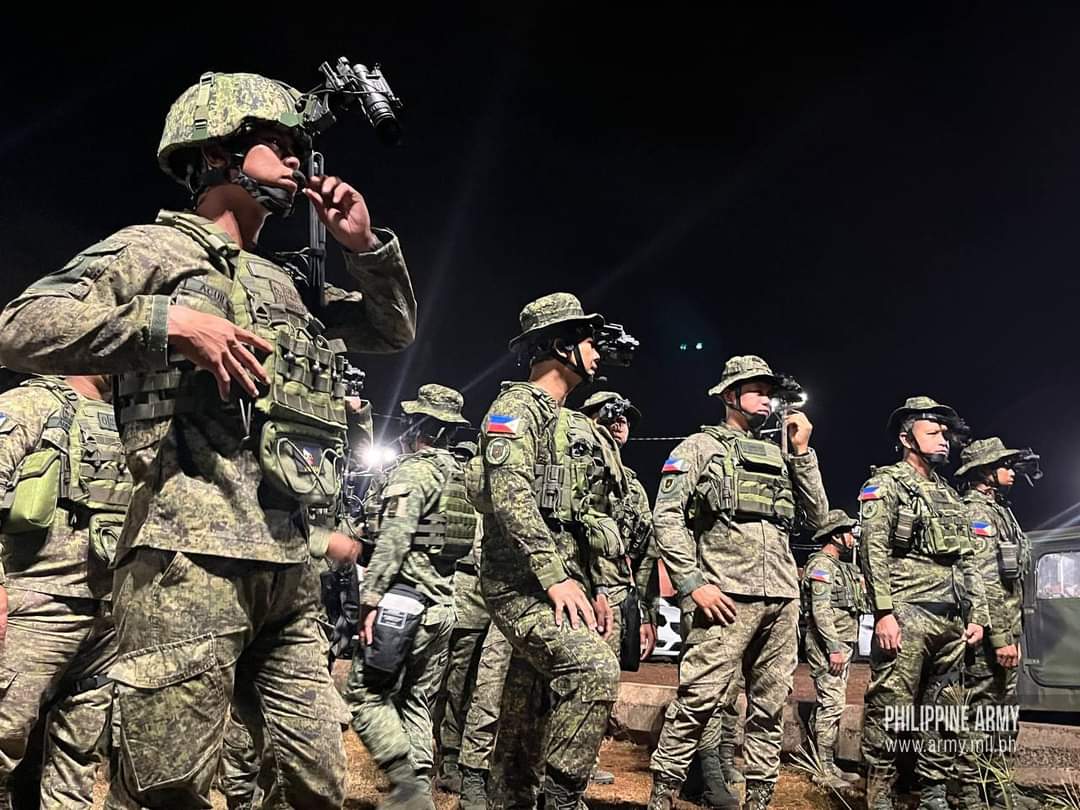 The 91st Brigade Reconnaissance Team (91BRC) of the 1st Brigade Combat Team fitted their night fighting system before a night drill.