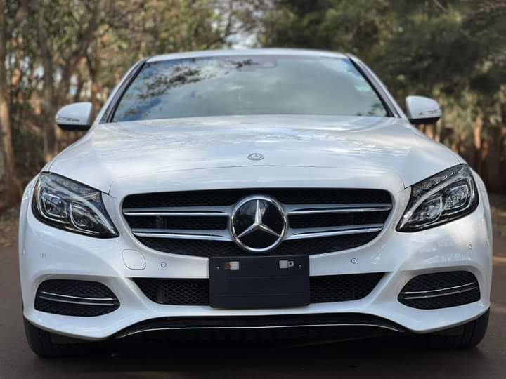 motor_safaris's tweet photo. 2015 MERCEDES BENZ C200

✅2.0ltrs turbo-charged petrol engine 
✅7 Speed Automatic Transmission
✅64800KMs 
✅Black leather seats

Kshs. 3,999,999/- ono 

#merce2022 https://t.co/666AZeAsVH