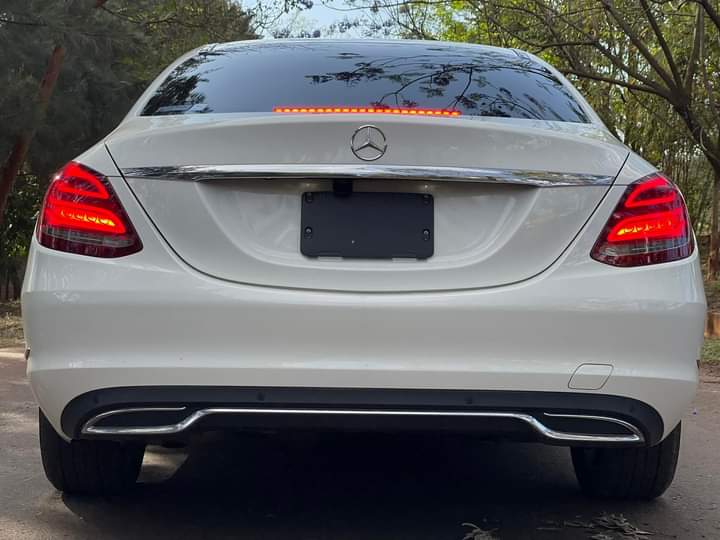 motor_safaris's tweet photo. 2015 MERCEDES BENZ C200

✅2.0ltrs turbo-charged petrol engine 
✅7 Speed Automatic Transmission
✅64800KMs 
✅Black leather seats

Kshs. 3,999,999/- ono 

#merce2022 https://t.co/666AZeAsVH