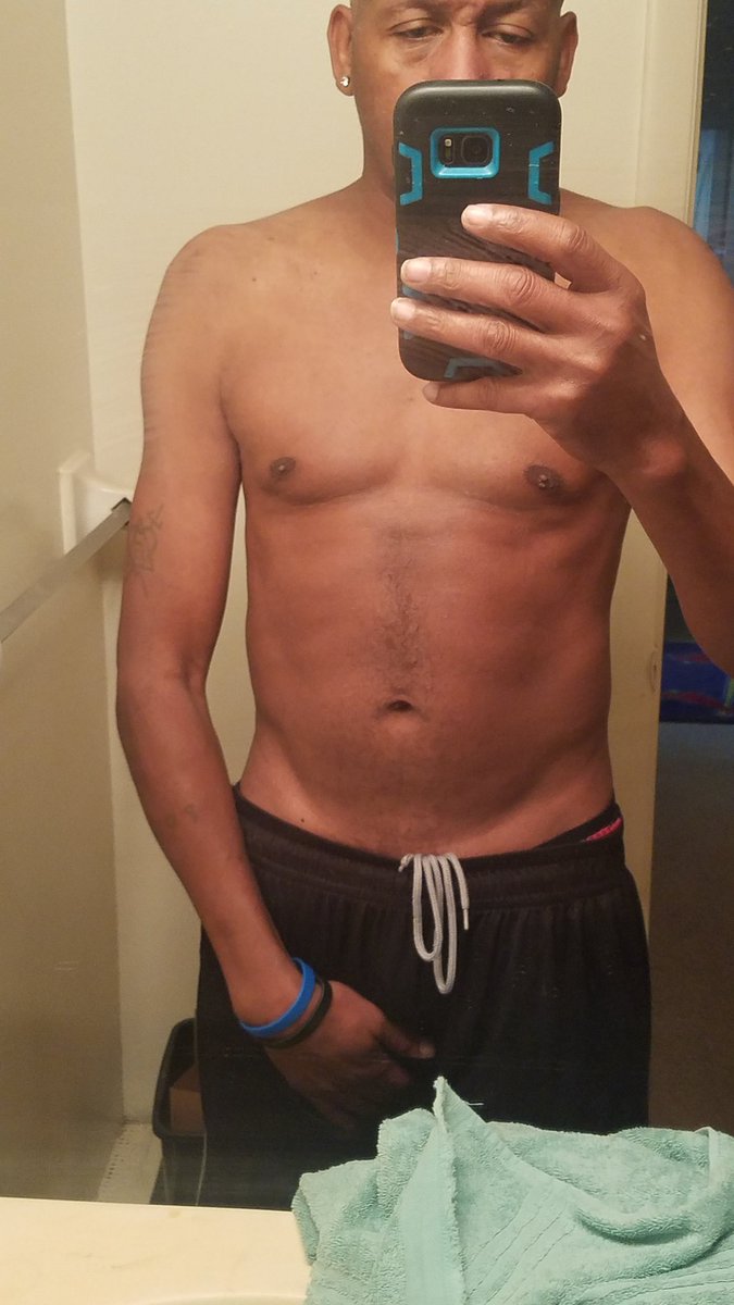 JeromePatton6's tweet photo. Trying to get a six pack instead of just drinking it lol https://t.co/EQl6vP2kFP