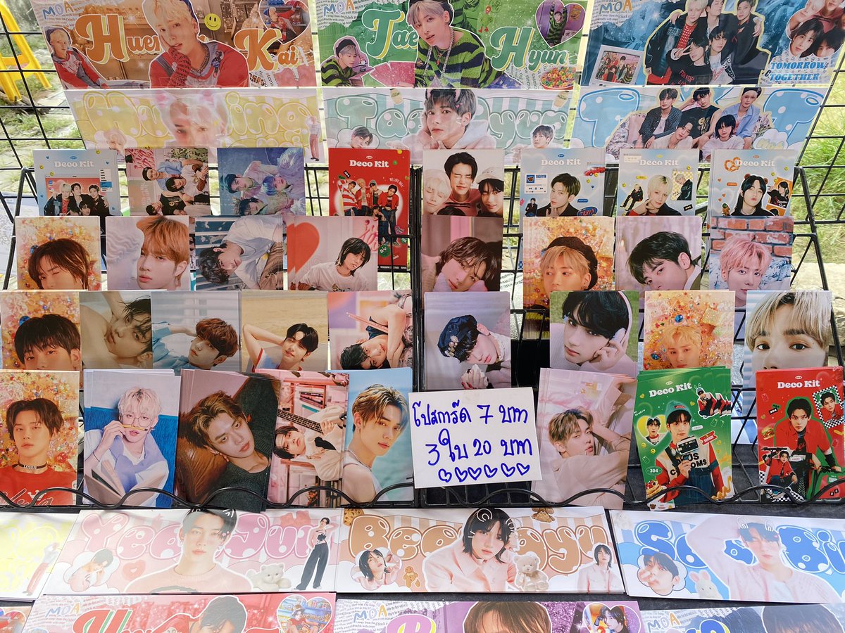 double_yjshop's tweet photo. ตลาดเปิดแล้วค่าาา🔥
-สโลแกน ใบละ20฿
-โปสการ์ด 7฿ 3ใบ20฿
-Photo id 5฿ 5ใบ20฿
ใครมาถึงงานแล้วแวะๆมาเดินเล่นตรงตลาดใต้ทางด่วนได้นะคะ #TXTinBKK #ACTLOVESICKinBKK_Day2 https://t.co/K3ezpyK0hJ