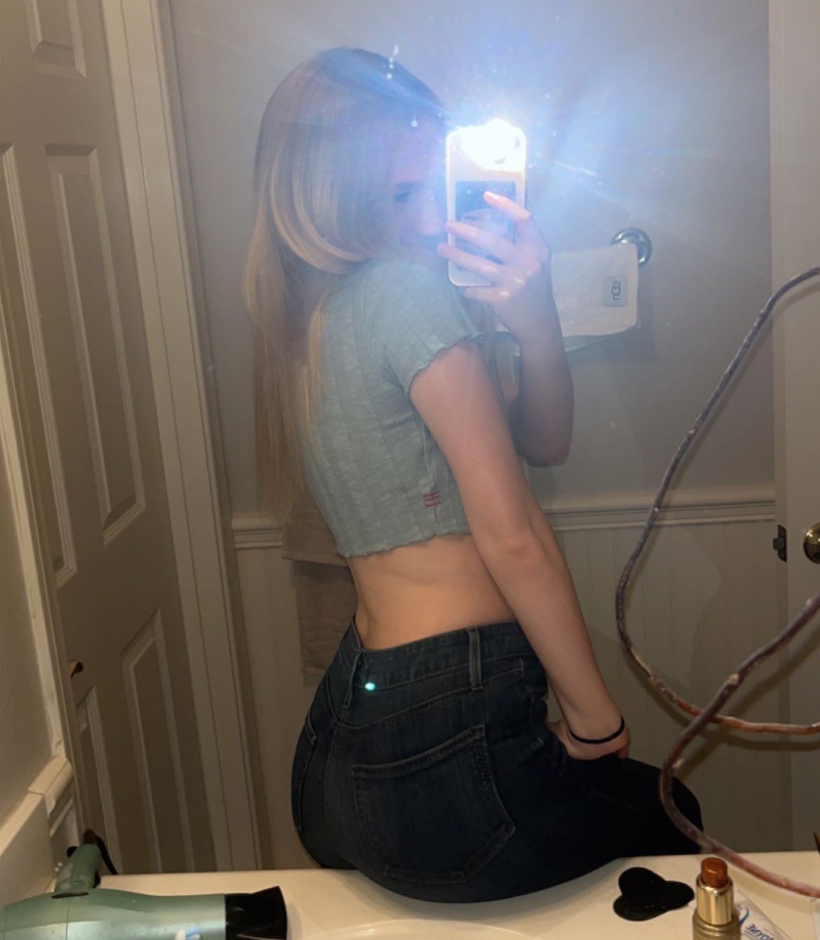 KAYLIN on X: dont look at my butt t.coF32fGL75Ia  X
