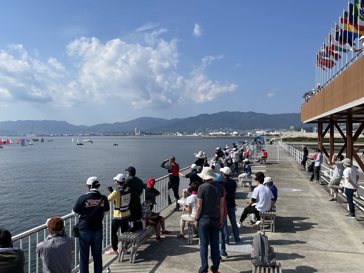 海上では熱戦が続いています！
来場者の姿も多くありレースを楽しんでくれています！YouTubeでもライブ配信中です！
youtube.com/channel/UCEC_w…
#ParaHiroshima #SailtoLA #BacktheBid #SDGsRace #広島 #ハンザ #ヨット #観音マリーナ #セーリング #パラワールド #広島県セーリング連盟 #マリンスポーツ