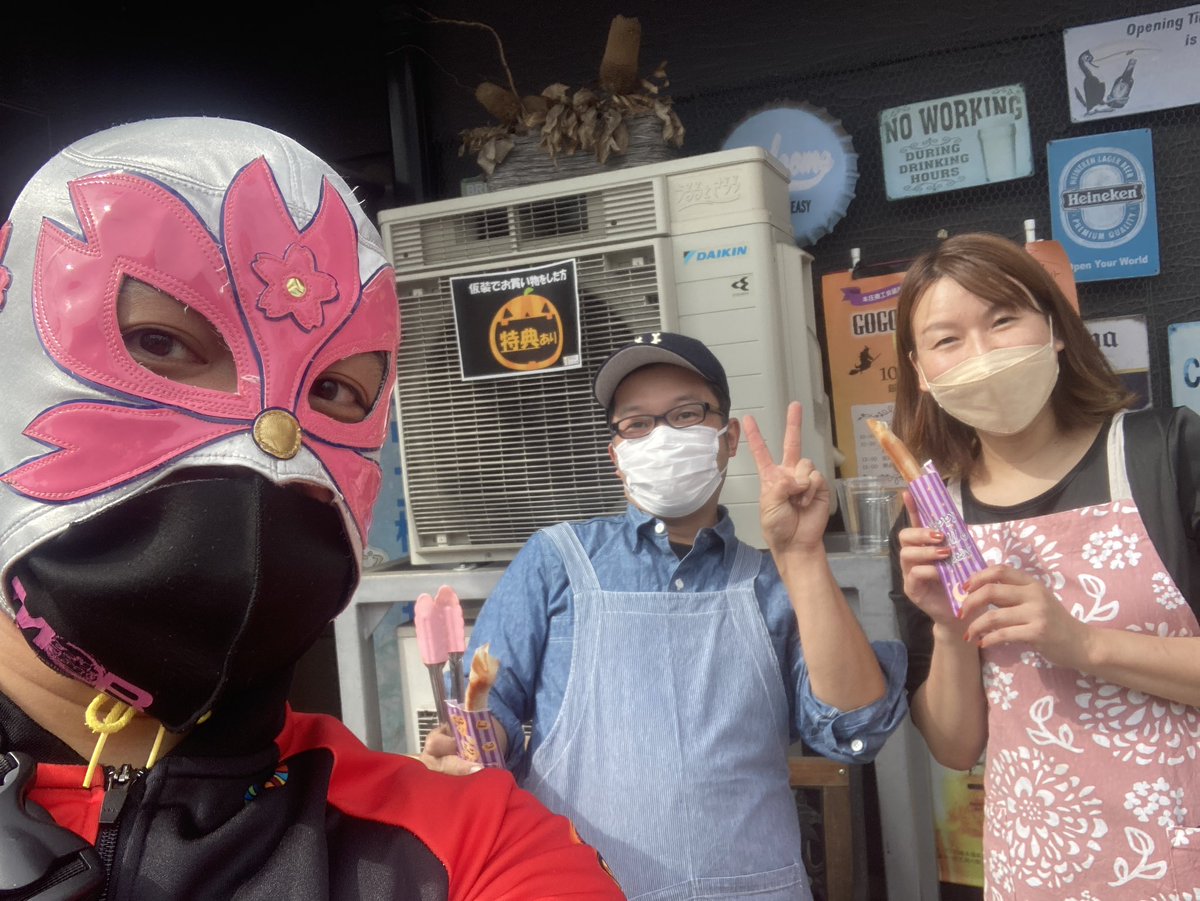 CerejeiraMbpw's tweet photo. 先週の #ほんじょうFM #はぐくみフェスタ でお世話になりました、Asobi-Bar DONDONさん🍸ジャンケンでセレジェイラに勝った強者です✊✌️🖐
春巻きフランクという絶対美味しいに決まってるのを頂きました😋
ご馳走様でした!🌸OSS!🤙
#本庄市 #gogohalloween #ゴーゴーハロウィン #ハロウィン #BAR https://t.co/LvNy9ByLLD