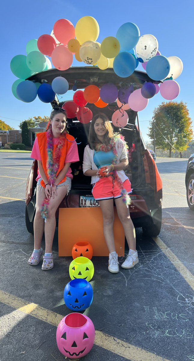 NhsCary's tweet photo. CG NHS had a nice day at the Cubs Scout Pack 457 Trunk or Treat event today!  From fun, themed trunks to costumes and candy— they did such a great job! @CaryGroveHS @kveldyCG #WeBeCG #d155inspire https://t.co/LGb1CBNylh