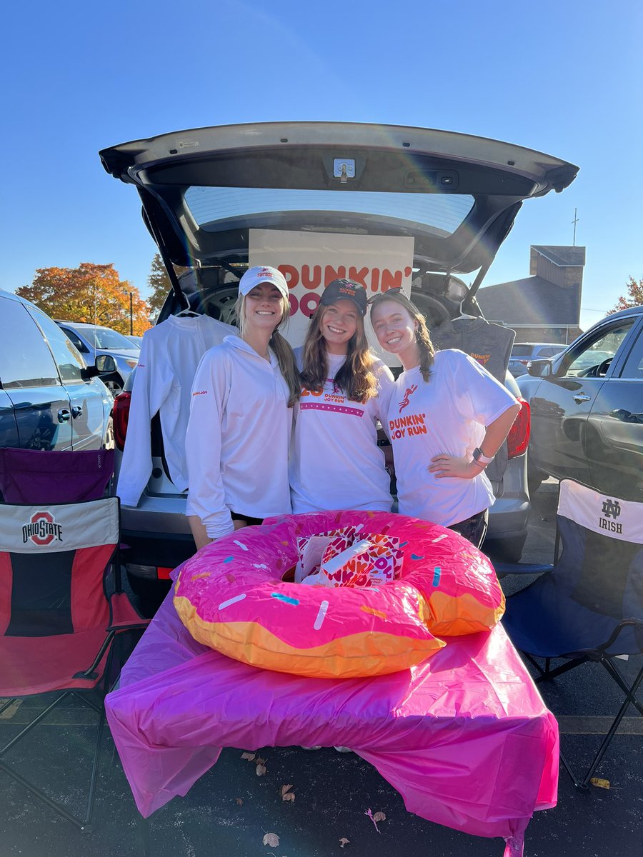 NhsCary's tweet photo. CG NHS had a nice day at the Cubs Scout Pack 457 Trunk or Treat event today!  From fun, themed trunks to costumes and candy— they did such a great job! @CaryGroveHS @kveldyCG #WeBeCG #d155inspire https://t.co/LGb1CBNylh