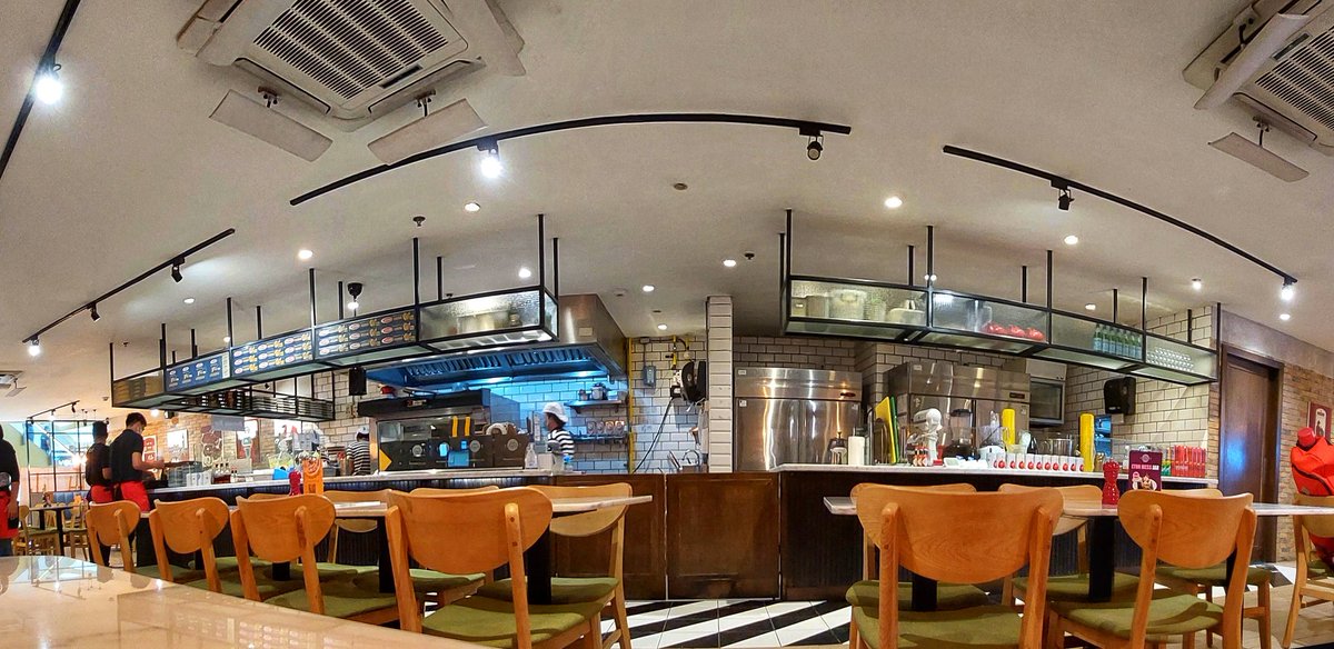 josereyalo's tweet photo. Catching up with the #panophotos theme week 17. π
Here's a #pano of the counter while waiting for our #food to be served. In fairness, #pizzaExpressPH was quick. https://t.co/anffZKMEkW