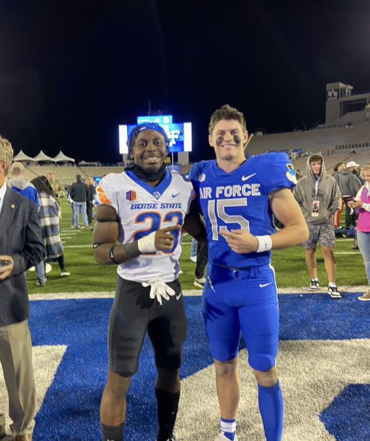 A few of the @TeamFullGorilla alum that played against each other tonight at the next level @Seyi4Oladipo & @jake1martin these boyz are playing out of their minds right now & still have a long way to go🦍🏈💯 #ballers #ifyouballyoullgetthecall #skorillas #gorillawarfare #OAGAAG