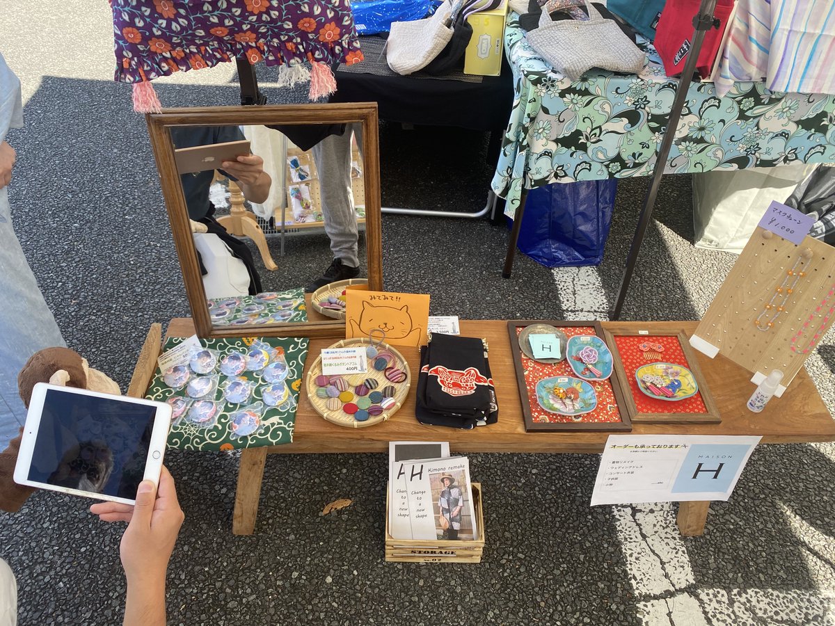 tk199202's tweet photo. いつものお店。
MAISON H × 和-nation さん。
ねやねやさんは一昨日の曙月庵ぶり。
新作缶バッジを買わせて頂きました❗️🐈
#天龍峡マルシェ
#天龍峡
#飯田市
#南信州
#南信
#長野県
#MAISON_H さん
#わーねいしょん(和-nation #飯田ねやねやちゃん @iidaneyachan)さん
#美しさや豊かさの探し方2022 https://t.co/U32fPLSK9n