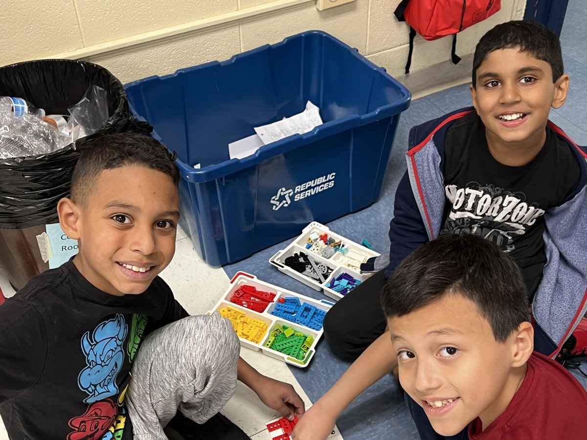 MrsCFifth's tweet photo. Day one of fun in the books for Wesley’s Lego Club! #wild4wesley https://t.co/NBQvHKMQKv