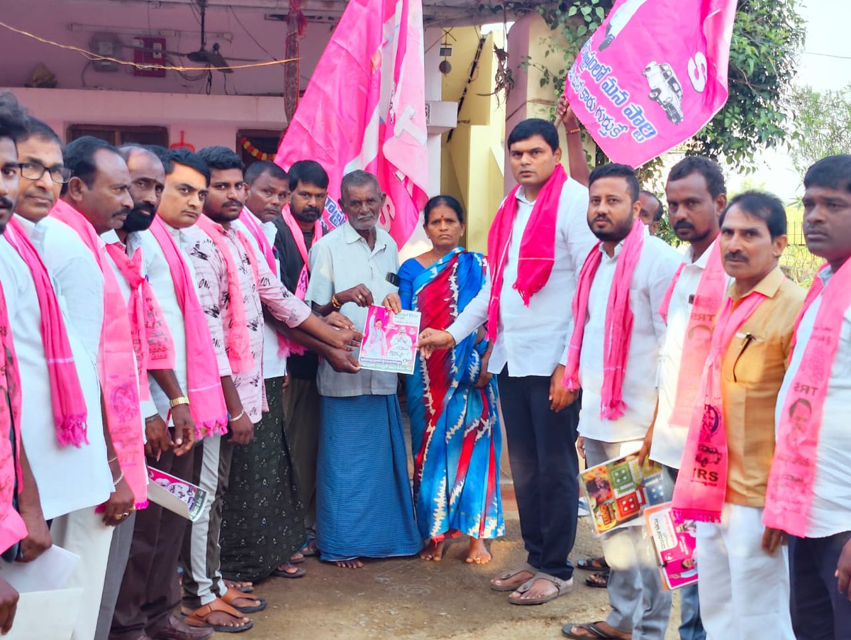 rao_vijith's tweet photo. మునుగోడు ఉప ఎన్నికల్లో భాగంగా నాంపల్లి మండలం పగిడిపెల్లి గ్రామంలో టీఆర్ఎస్ పార్టీ అభ్యర్థి కూసుకుంట్ల ప్రభాకర్ రెడ్డి గారి ని కారు గుర్తుకు ఓటు వేసి గెలిపించాలని ఇంటింటికి తిరుగుతూ ప్రతి ఒక్కరినీ కలుస్తూ ���్రచారం చేయడం జరిగింది.

#VoteForCar #MunugodeWithTRS #TelanganawithKCR https://t.co/ST9j4TN0aV