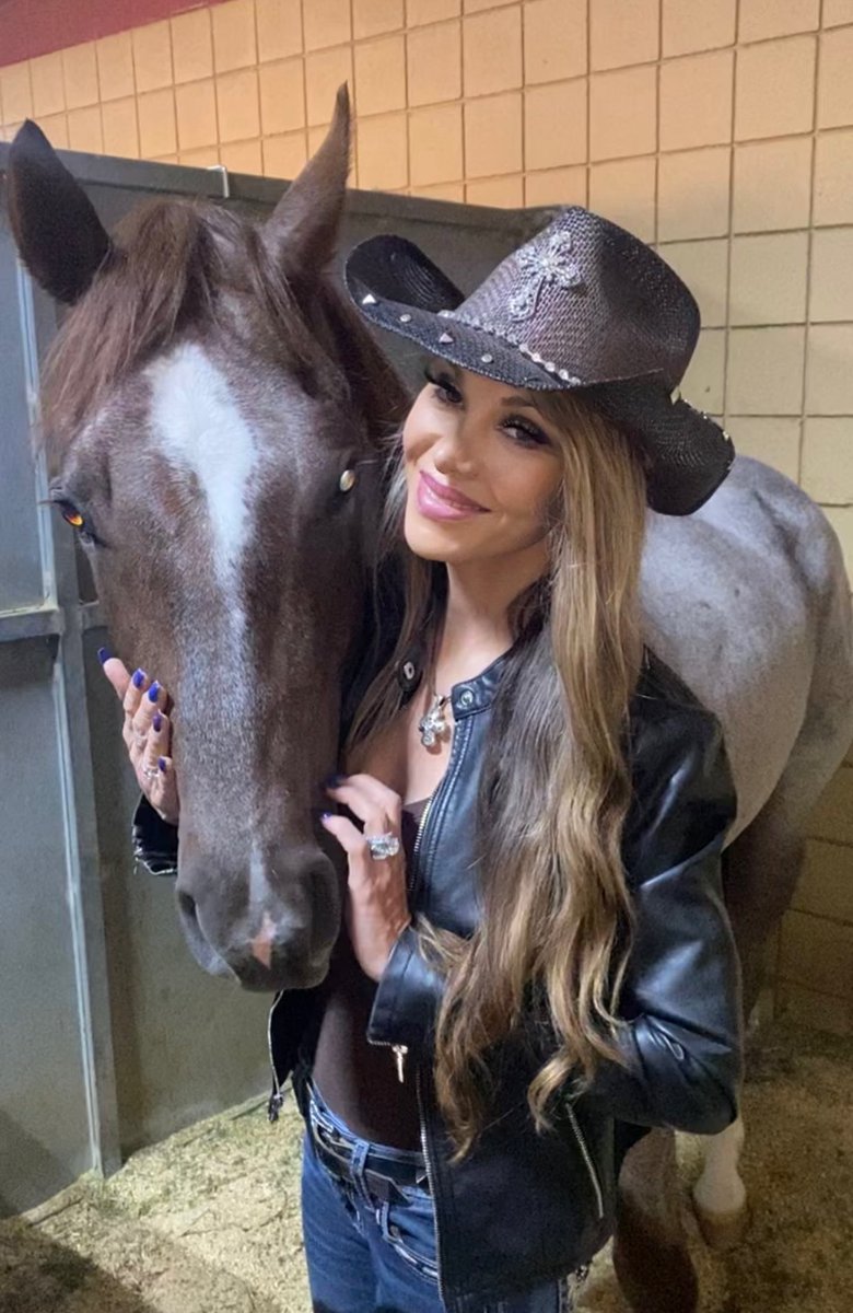 Love this cow horse!