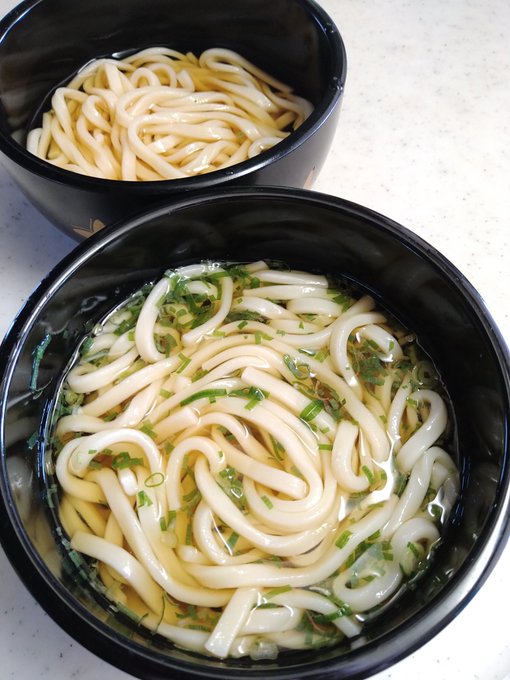 「今日は冷たいうどんが食べたい! 作って!」という愚母の命令で。 