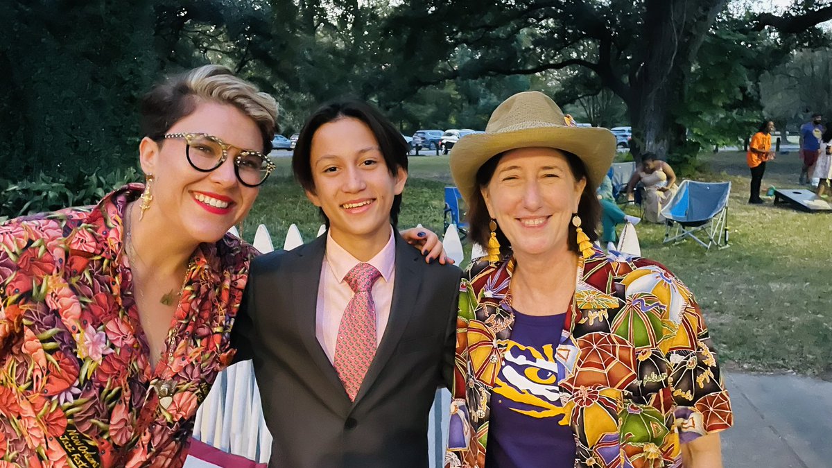 drryanpasternak's tweet photo. Amazing LSU Dept of Peds Picnic and 1st High School Homecoming weekend came together for Hayden. Amazing kids! #bfhsla Go Falcons. Or “oGsnoclaF” for alumni @BonnieDesselle @DrMoPPC thanks for making it all great! Go #LSUPEDS @LSUHealthNO https://t.co/fYILZDKJhF