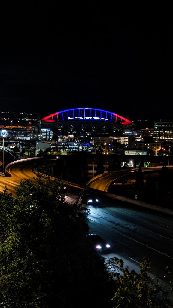 Team colors look good on you, #Seattle! 💅 Show out tomorrow and help us shatter the record, we’ll take it from there - 🎟️ bit.ly/OLR-SemiTix