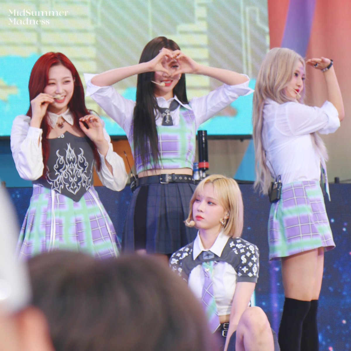 MidSummer1700's tweet photo. 220708 GMA

#KARINA #카리나 #GISELLE #지젤 #WINTER #윈터 #NINGNING #닝닝 #aespa #에스파 https://t.co/yHjgKYJFU2