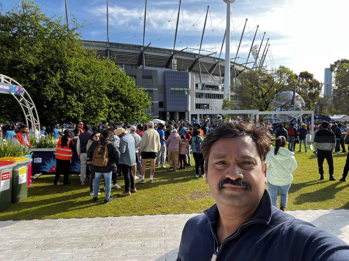 KalSadaram's tweet photo. #INDvPAK #Melbourne https://t.co/AYsIO9nHbw