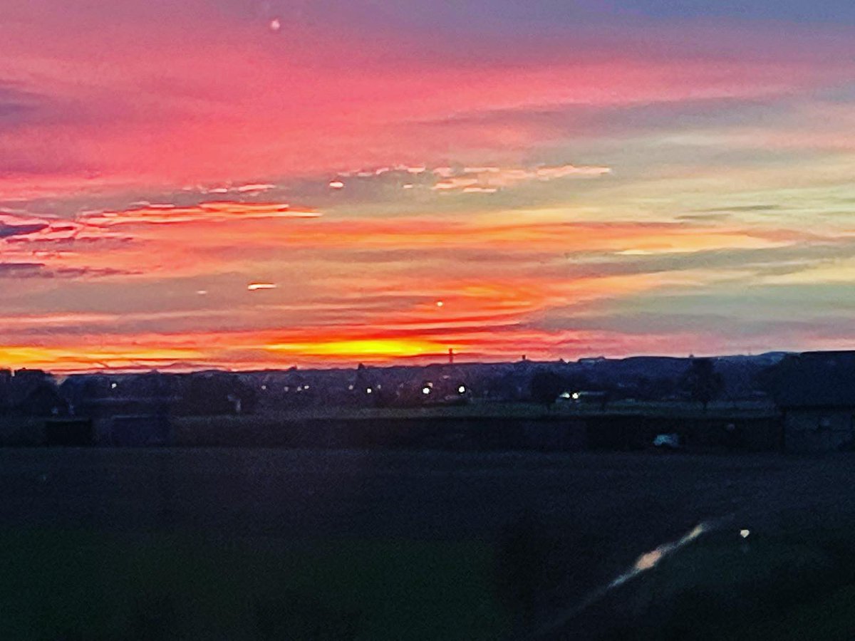 BeaufortEng's tweet photo. We’ve had some late nights and early starts, but the sun rise and sun sets have been absolutely incredible! #sunrise #sunset #beautiful #battlefields https://t.co/gzeYr0K4yr