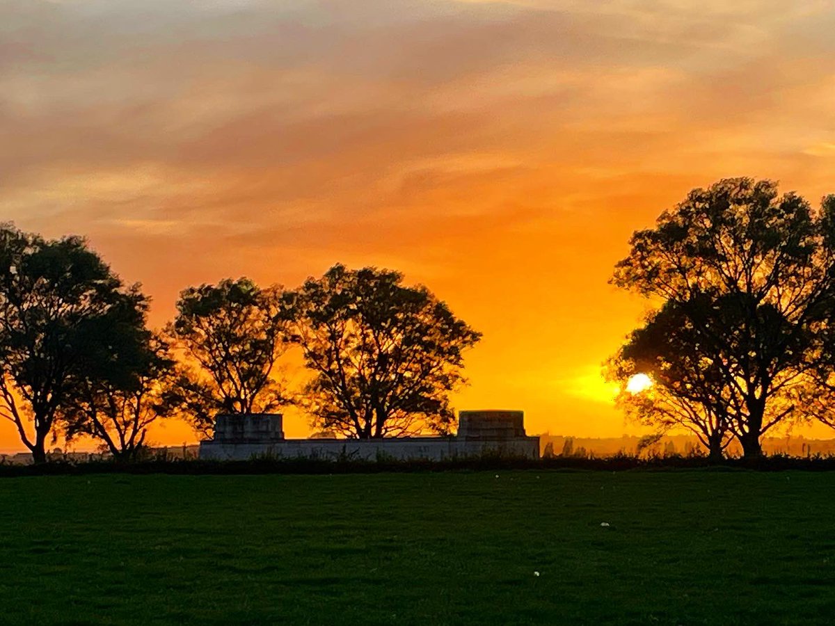 BeaufortEng's tweet photo. We’ve had some late nights and early starts, but the sun rise and sun sets have been absolutely incredible! #sunrise #sunset #beautiful #battlefields https://t.co/gzeYr0K4yr