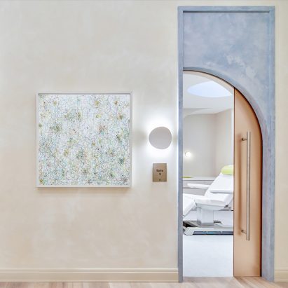 Modern Age longevity clinic creates calm with 3form resin interiors Promotion: longevity clinic Modern Age has opened its flagship studio in New York... dezeen.com/2022/10/20/mod…