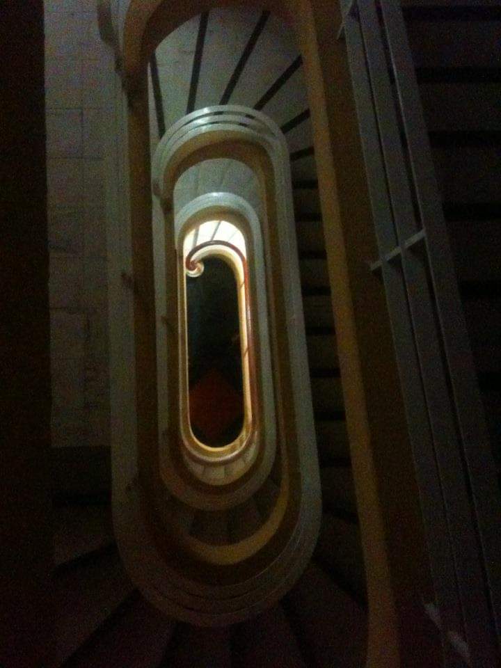 setroc68's tweet photo. @ExaArq Otra vista de estas escaleras https://t.co/9TH9E8N5YZ