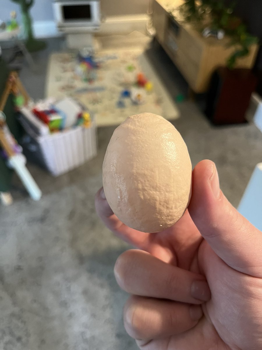 HugoFrederick's tweet image. Found this interesting egg in a carton of Community Co eggs. any idea whether or not this is edible, and what might have caused the shell to be like this?