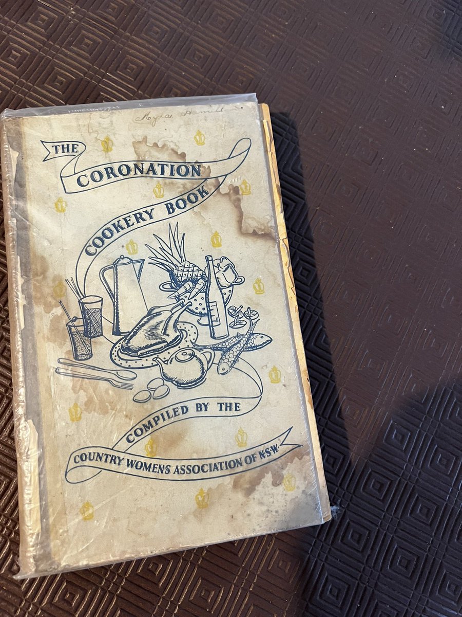 _RobynHerron's tweet photo. Will there be a new Coronation cookbook @cwaofnsw? This is my Grandmas (5th edition) from King Grorge’s coronation. https://t.co/vv4epP5jBr
