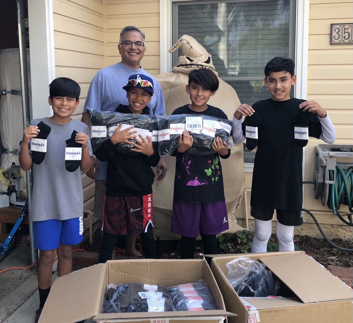 Another drop off for #bombas socks! This time with two nephews and their friends! Thank you for wishing to serve others! Parents, your child(ren) can be part of EdActs Global! Contact me for details. #studentleaders #socks #giving #servicelearning #service #bombassocks #k12