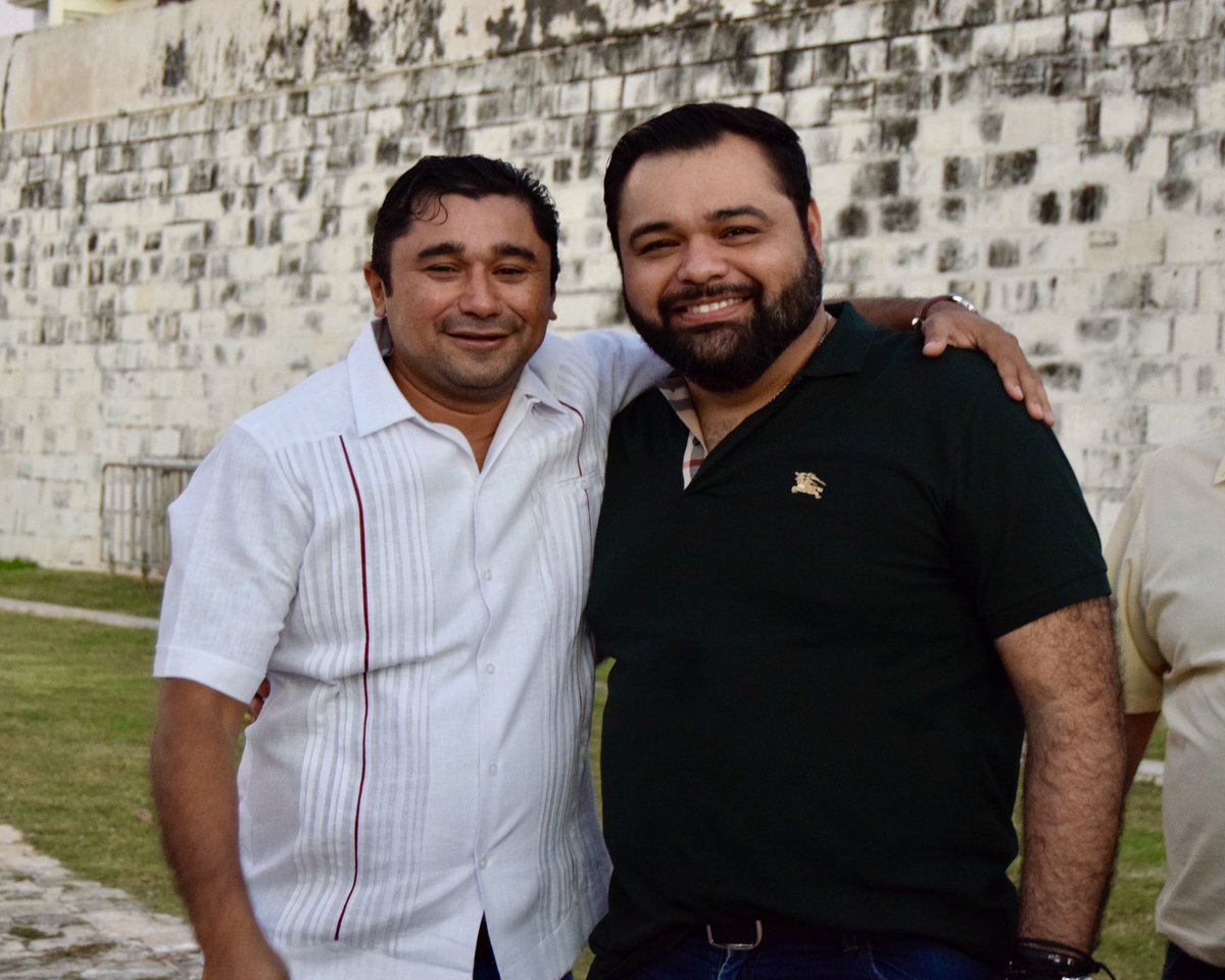 🤝🏼 Un gusto coincidir y saludar a mi amigo, Luis Ruibal Santini en la celebración del 25 aniversario de la Resistencia Civil.