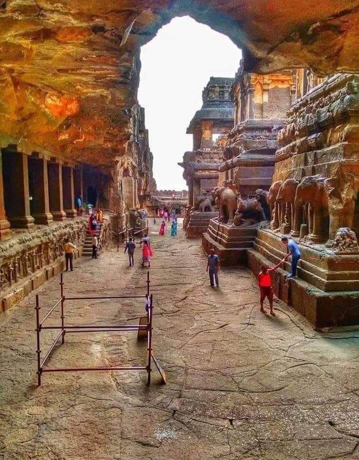 The kailasha or kailashanatha temple is one of the largest #indian rock- cut ancient Hindu #temples located in the #Elloracaves, Maharashtra.

#architecture #ancient #History