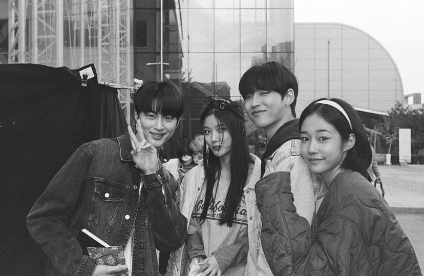 literatilover's tweet image. IM NOT CRYING YOU ARE #20thCenturyGirl