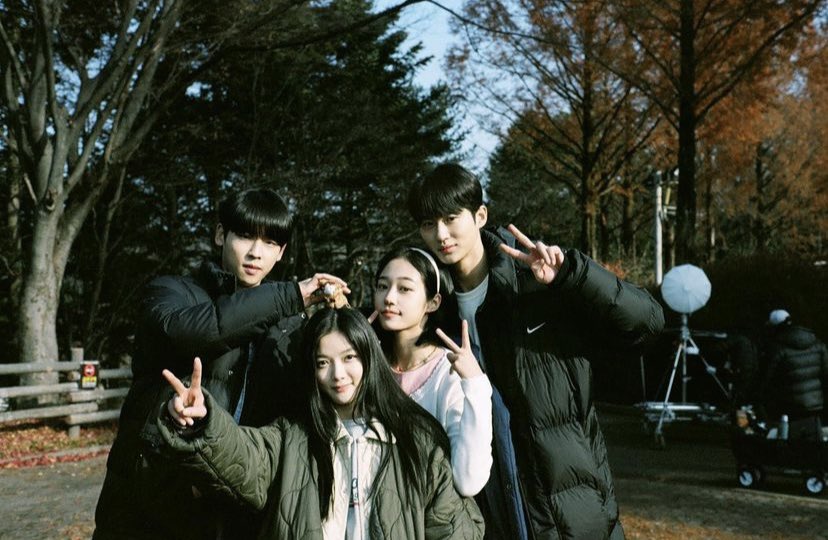 literatilover's tweet image. IM NOT CRYING YOU ARE #20thCenturyGirl