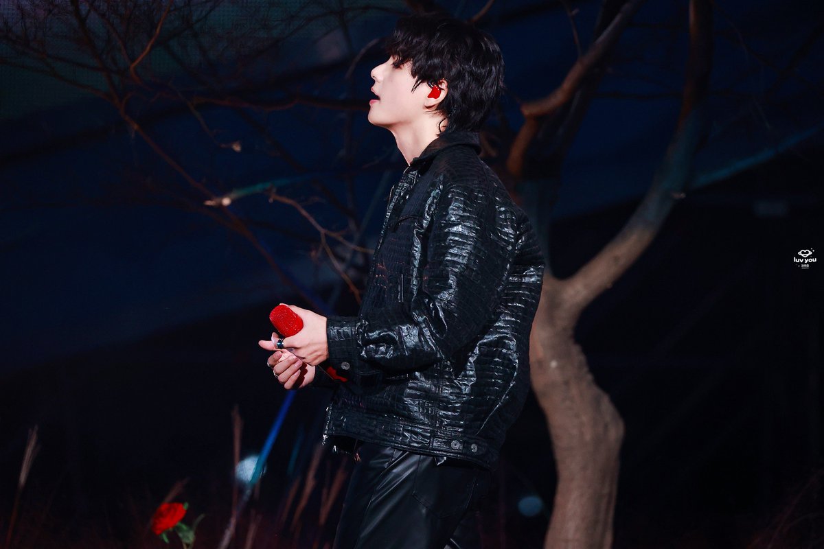 luv_you1230's tweet photo. •HD• 221015 YET TO COME
#YetToComeinBUSAN
#KIMTAEHYUNG #김태형 #방탄소년단뷔 #태형 #BTSV #V #テテ@BTS_twt https://t.co/jfYeA87QnP