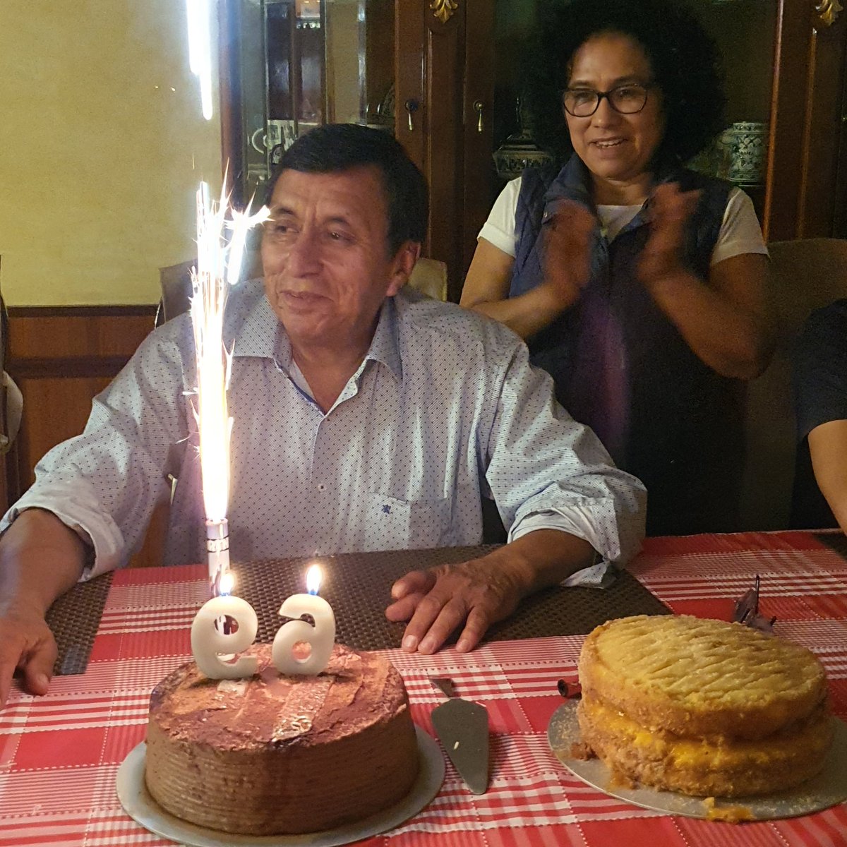 Humbert_AS's tweet photo. Felices 69 vueltas al sol @H_AguilarV un gusto celebrar contigo, que la vida nos siga dando la oportunidad de seguir caminado, corriendo, conviviendo y de escuchar tus consejos que siempre me han guiado en mis aciertos o aprendizaje en mis errores.

Feliz cumpleaños Padre 🎂🎊🎉. https://t.co/jOsVvNKamr