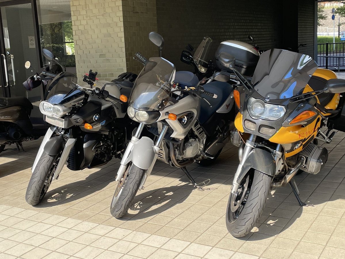 RoadGhost1050's tweet photo. ちょいと並べてみた😁👍🏻
＃BMW
＃K1200R
＃F650CS
＃R1100S https://t.co/1Qk5iaJZFE