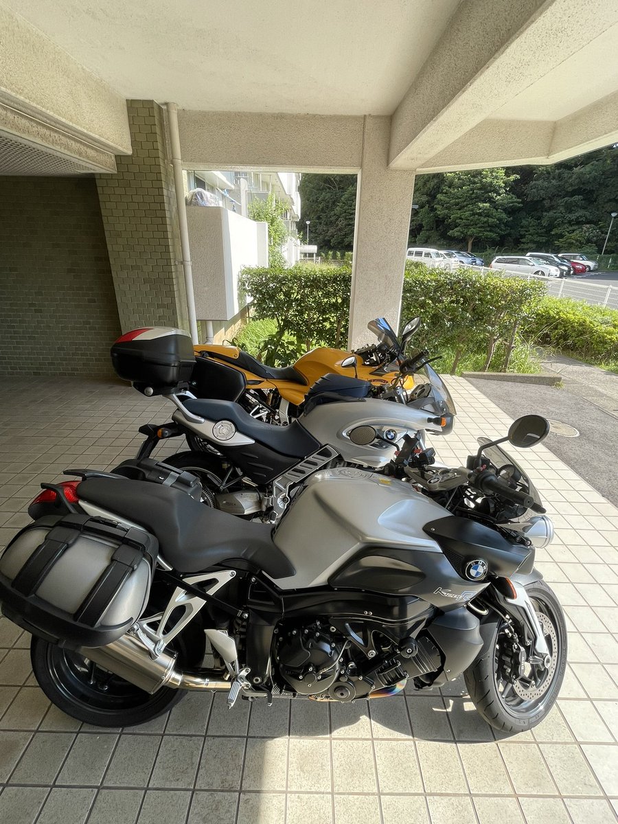 RoadGhost1050's tweet photo. ちょいと並べてみた😁👍🏻
＃BMW
＃K1200R
＃F650CS
＃R1100S https://t.co/1Qk5iaJZFE