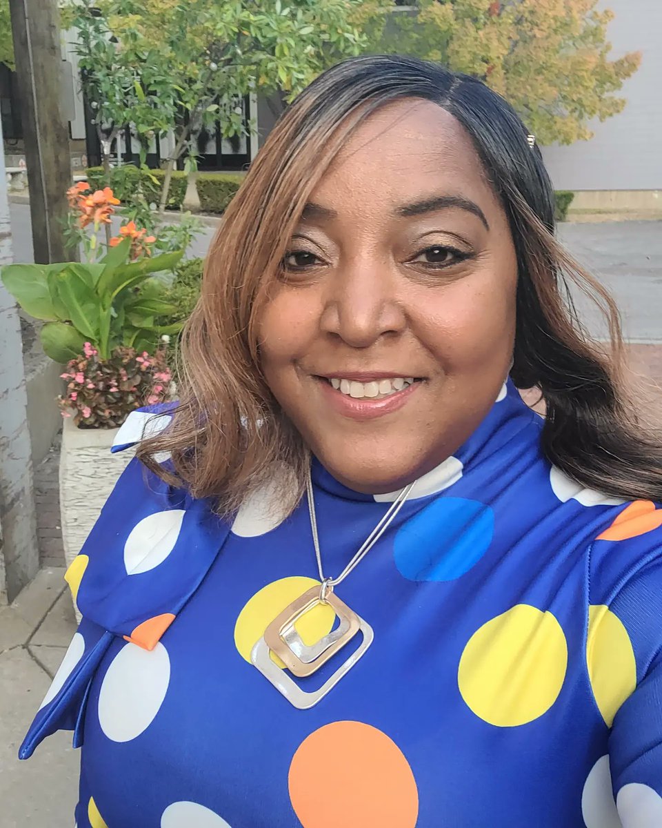 Seasoned4u's tweet photo. Glad I made it out to be in solidarity.  Y’all know I love and live in 🔵 🔴 ⭕️ ⚫️ circles:-) Amazing event. Thank you to all the staff, volunteers, cooks, organizers and sponsors. 
#Table25 &amp; #Table31 ❤️  #saturdayvibes #screenshotsaturday #saturdaynight #Saturday #LatinxLove https://t.co/zTspTrZqpa