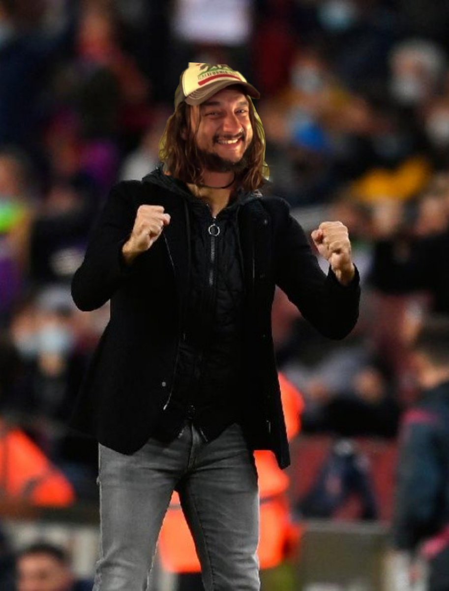 Festeja y aplaude El Bananero a la capitana por la decisión con la que fue a atacar el arco y ella se hizo con la pelota y lo pateará
#mesqueuncum