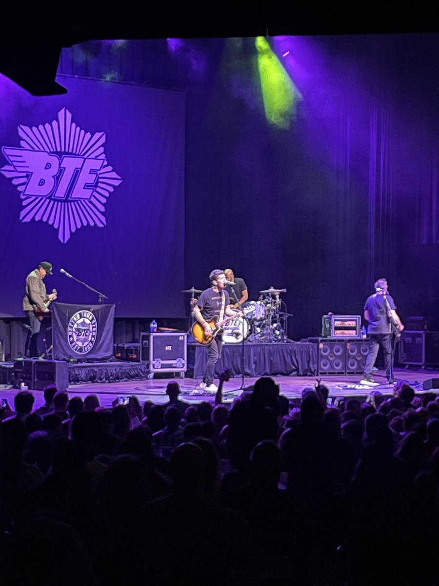 PattiHageman's tweet photo. @betterthanezra @people @betterthanezra better than ever! Thanks for coming to @ThePageantSTL! https://t.co/SFtiCpIWtY