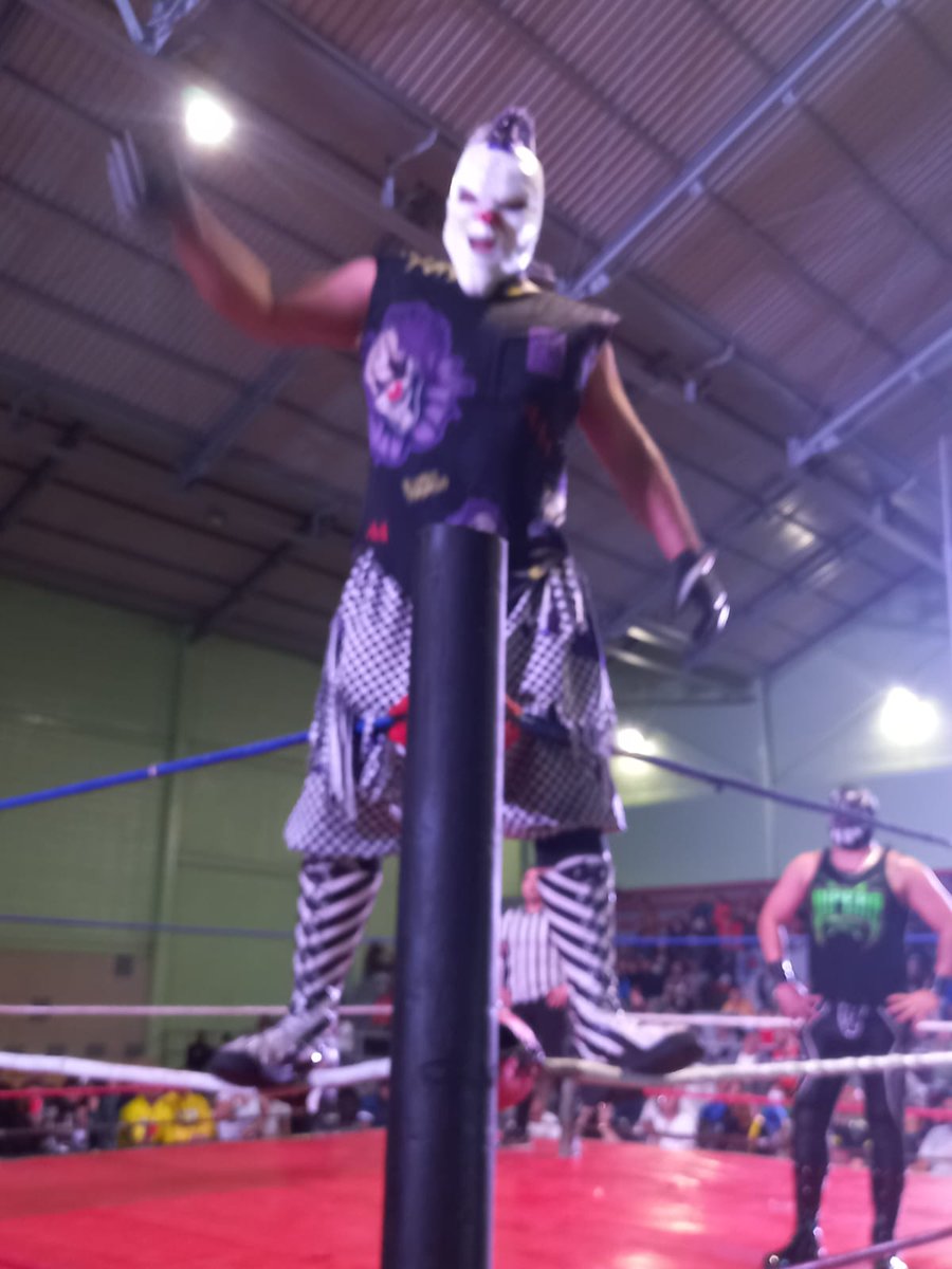 LaTijeraLucha's tweet photo. En luchas super estelar en el #DeportivoLosGaleana con #MaxProA y #AAA la tercia ruda integrada por #Psicosis #AbismoNegroJr y #Latigo se llevan la victoria después de una traición de #Argenis a #PanicClown y #DaveTheClown victorias para los #ViperNuevaGeneración... https://t.co/QhxvLPV6s2