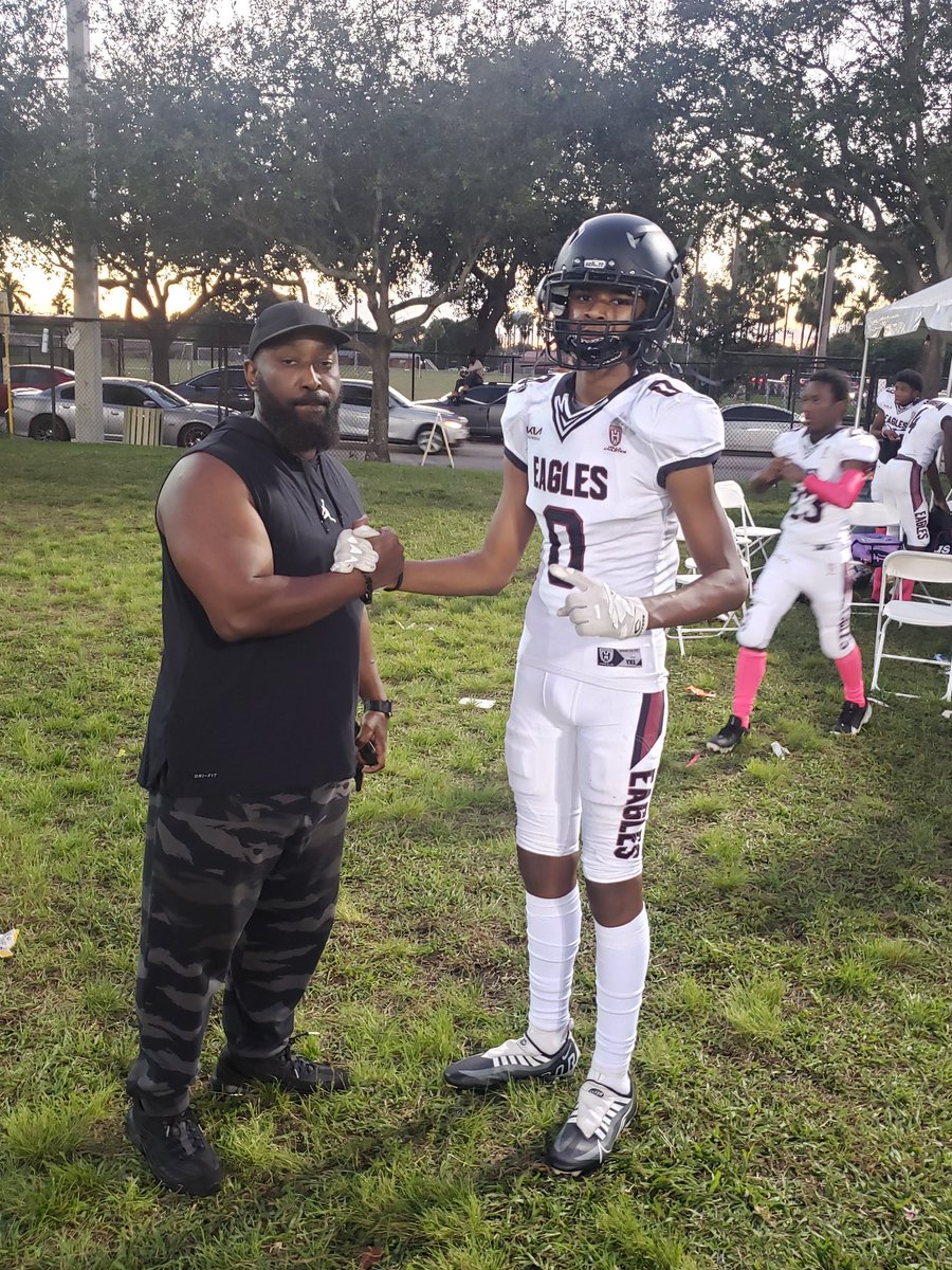 Always support. At 6'3", and only 13yrs old, young Tank is one of the most recruited 8th graders in the state. #Family